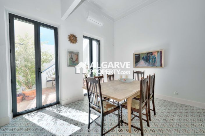 Image No.10-1 Bed Townhouse for sale