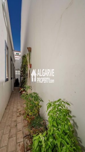 Image No.28-1 Bed Townhouse for sale