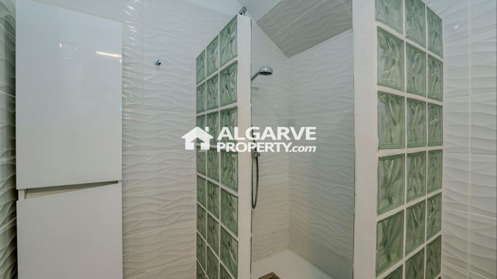 Image No.28-4 Bed Villa for sale