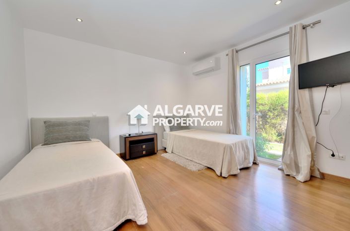 Image No.25-5 Bed Villa for sale