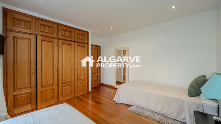 Image No.26-5 Bed Villa for sale