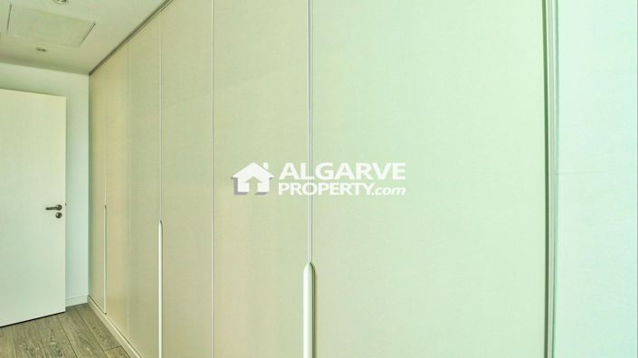 Image No.20-3 Bed Apartment for sale