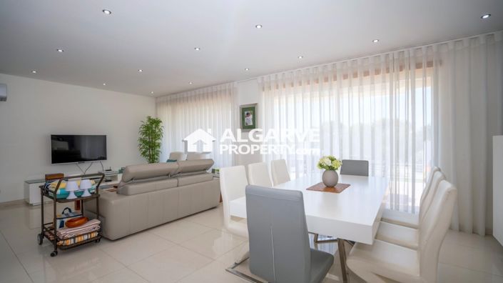 Image No.10-3 Bed Villa for sale