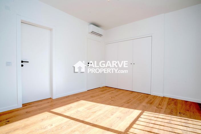 Image No.32-4 Bed Villa for sale