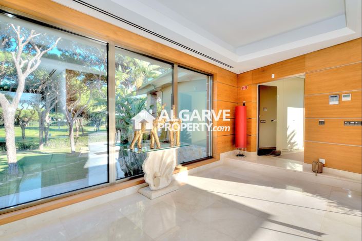 Image No.13-13 Bed Villa for sale