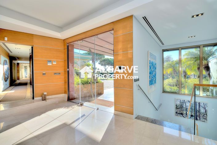 Image No.14-13 Bed Villa for sale