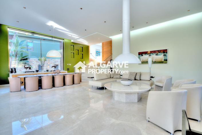 Image No.16-13 Bed Villa for sale