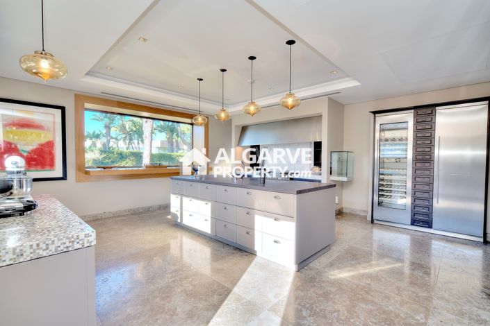 Image No.18-13 Bed Villa for sale