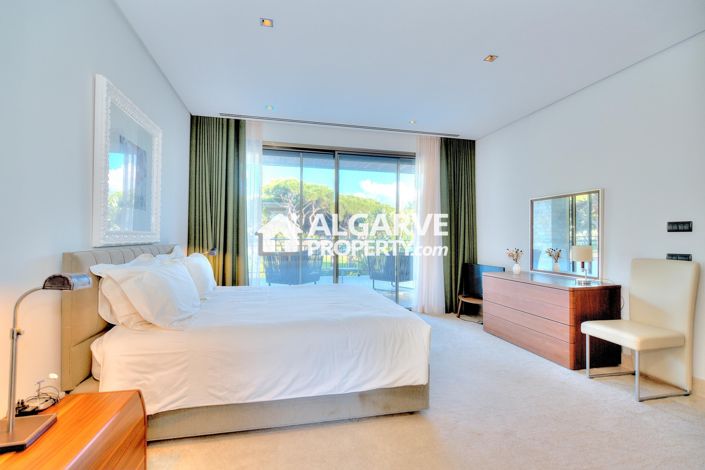 Image No.25-13 Bed Villa for sale