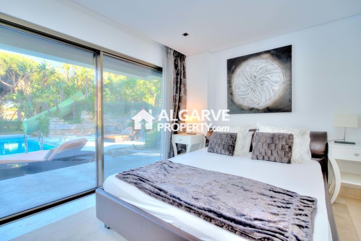 Image No.26-13 Bed Villa for sale