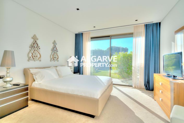 Image No.27-13 Bed Villa for sale