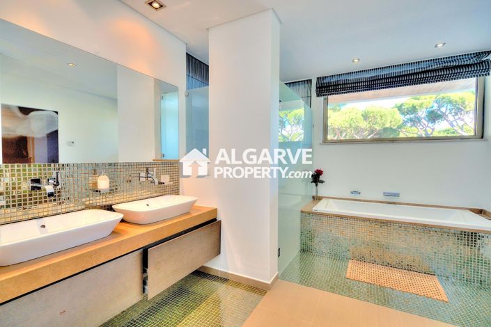 Image No.28-13 Bed Villa for sale