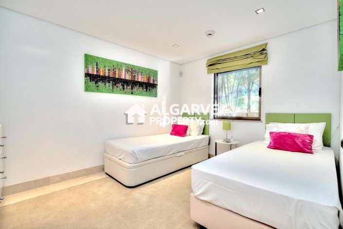 Image No.35-13 Bed Villa for sale