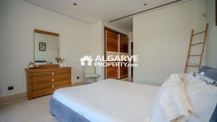 Image No.38-13 Bed Villa for sale