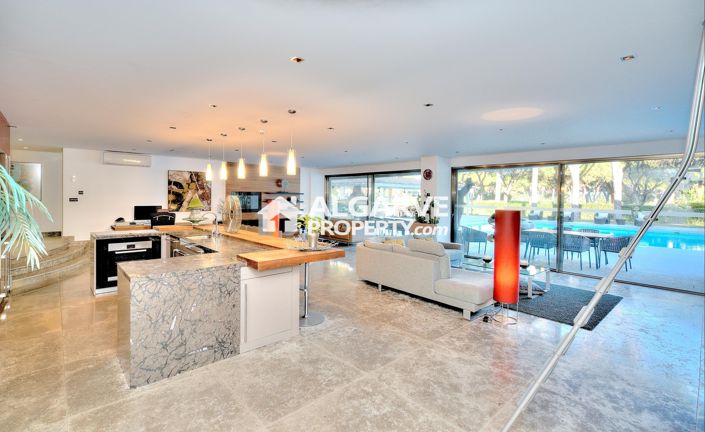 Image No.4-13 Bed Villa for sale