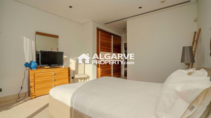 Image No.40-13 Bed Villa for sale