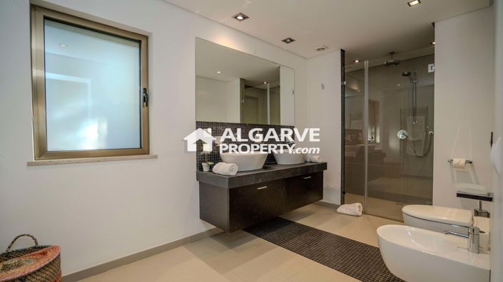 Image No.42-13 Bed Villa for sale