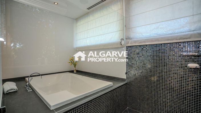 Image No.43-13 Bed Villa for sale