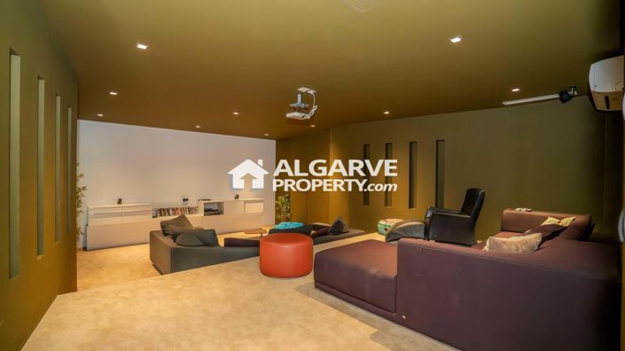 Image No.52-13 Bed Villa for sale