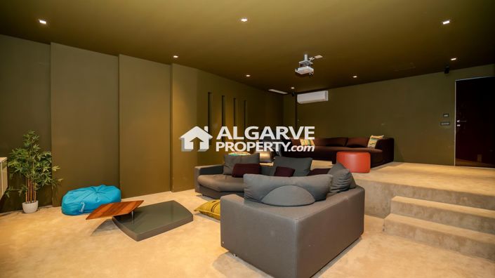 Image No.53-13 Bed Villa for sale