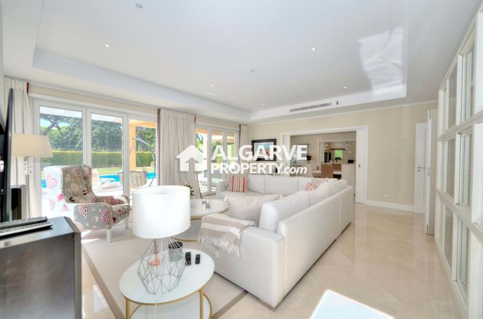 Image No.10-6 Bed Villa for sale