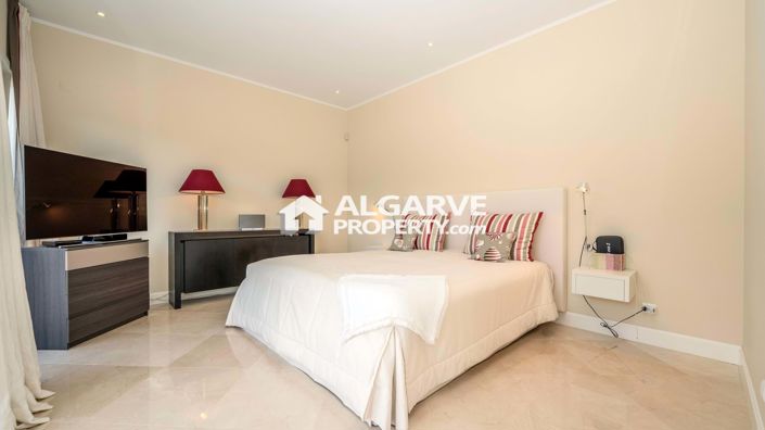 Image No.19-6 Bed Villa for sale