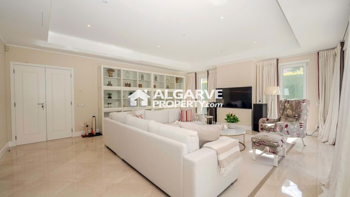 Image No.2-6 Bed Villa for sale