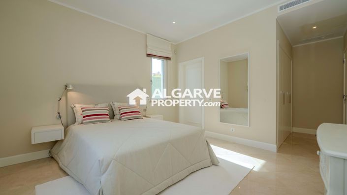 Image No.25-6 Bed Villa for sale