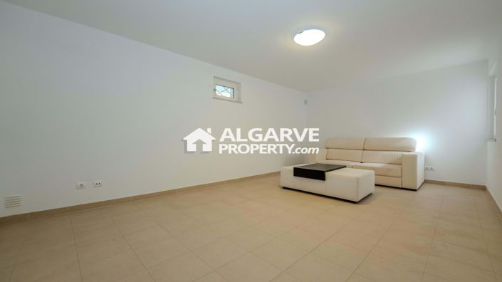 Image No.30-6 Bed Villa for sale