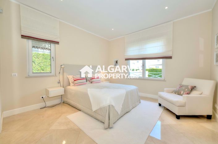 Image No.4-6 Bed Villa for sale