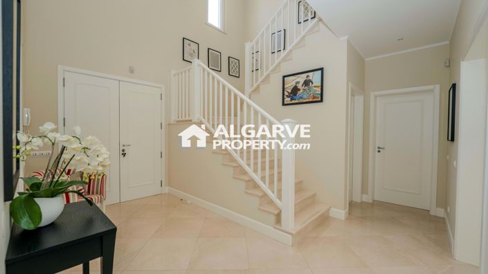 Image No.8-6 Bed Villa for sale