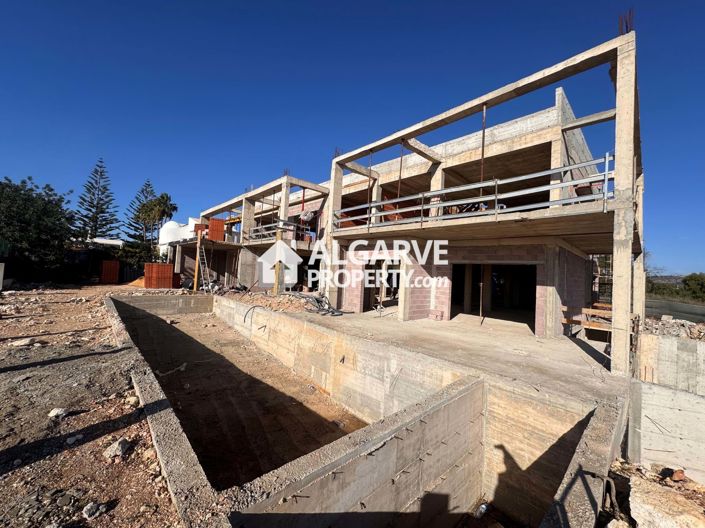 Image No.16-5 Bed Property for sale