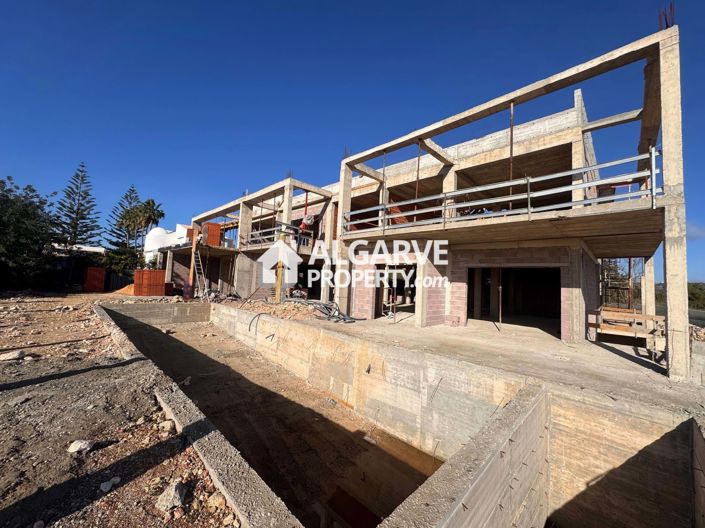 Image No.20-5 Bed Property for sale