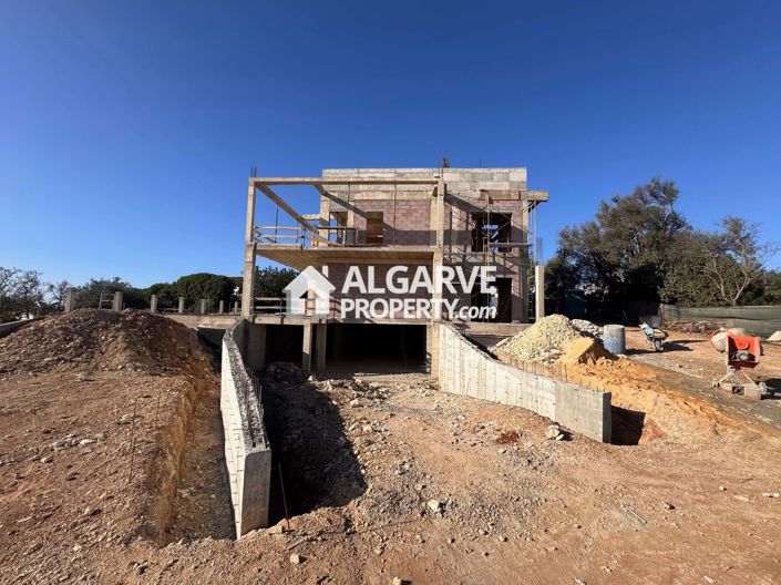 Image No.27-5 Bed Property for sale