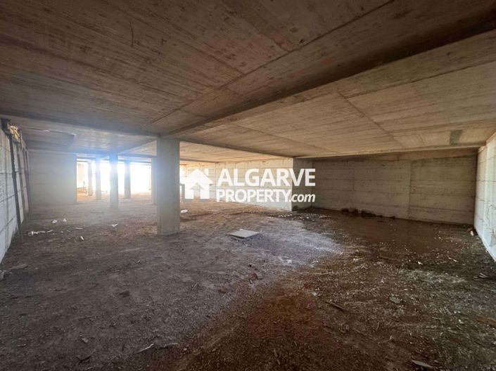 Image No.32-5 Bed Property for sale