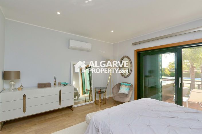 Image No.25-4 Bed Villa for sale