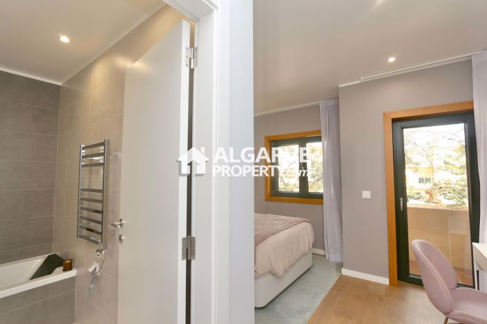 Image No.32-4 Bed Villa for sale