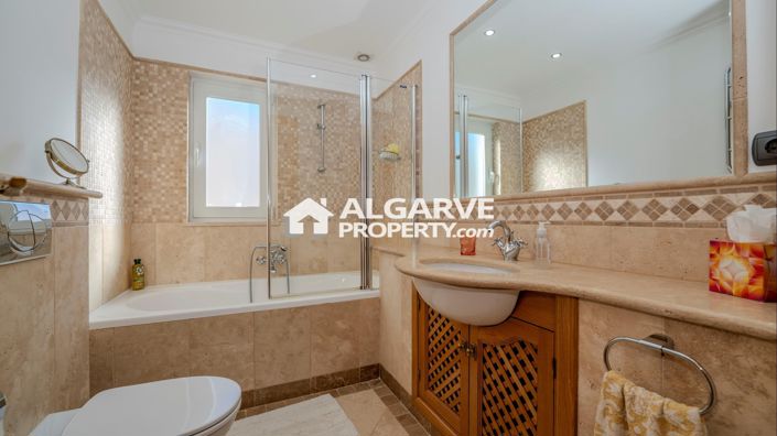 Image No.15-3 Bed Villa for sale