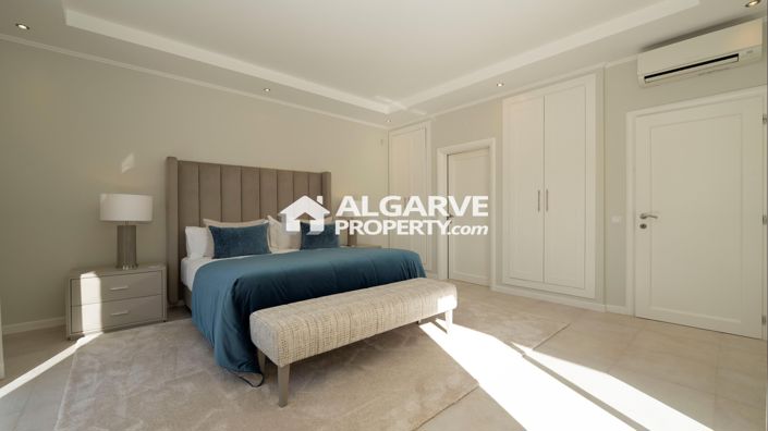 Image No.10-5 Bed Villa for sale