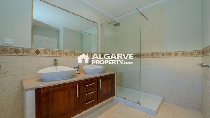 Image No.9-5 Bed Villa for sale