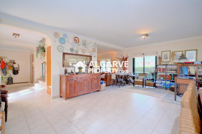 Image No.19-4 Bed Apartment for sale