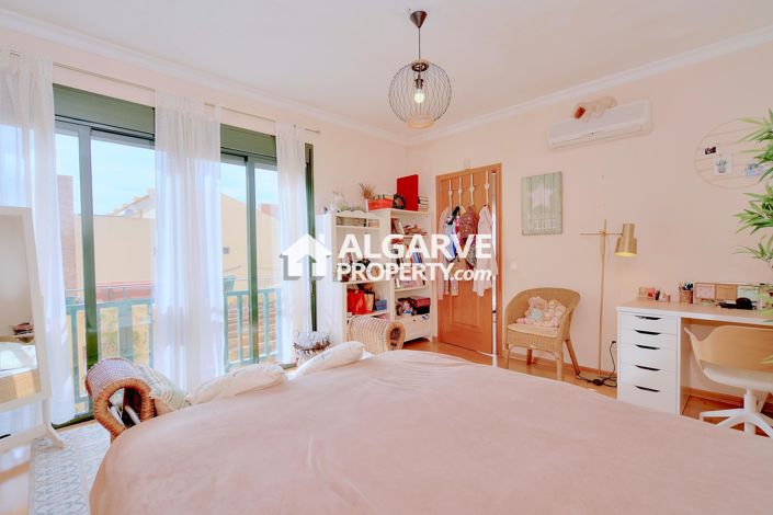 Image No.25-4 Bed Apartment for sale