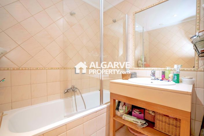 Image No.32-4 Bed Apartment for sale