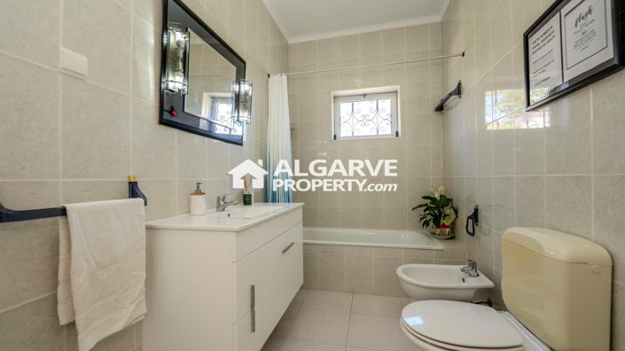 Image No.10-5 Bed Villa for sale