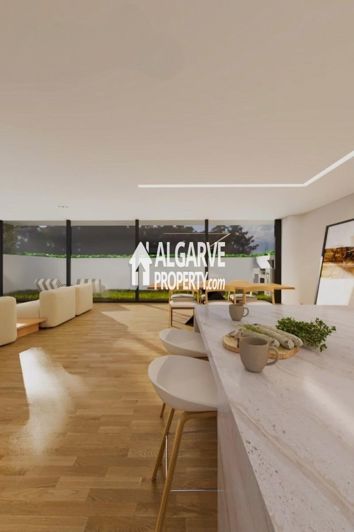 Image No.4-4 Bed Property for sale