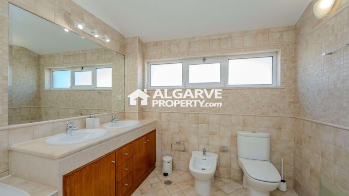 Image No.40-5 Bed Villa for sale