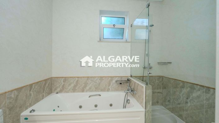 Image No.57-5 Bed Villa for sale