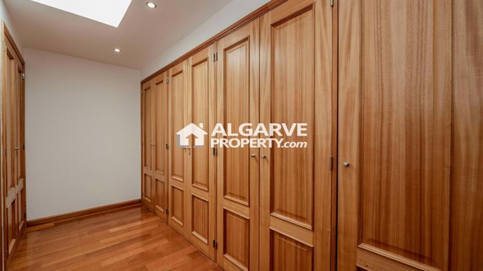 Image No.38-5 Bed Villa for sale