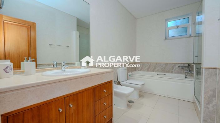 Image No.56-5 Bed Villa for sale