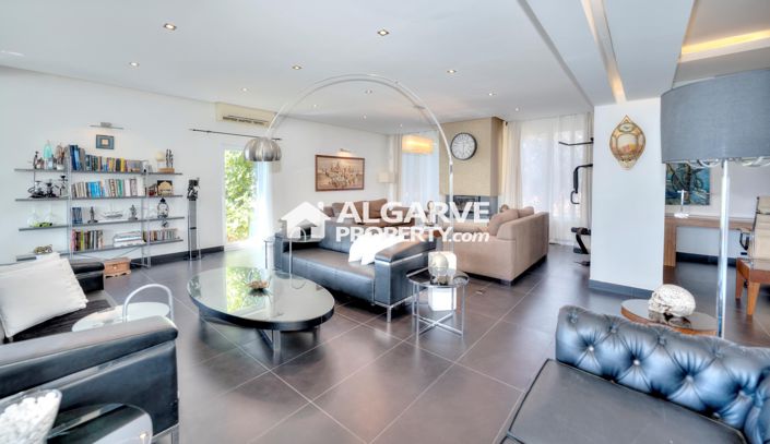 Image No.11-5 Bed Villa for sale